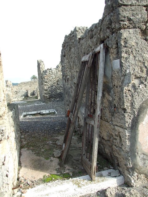 VI.5.9 Pompeii. December 2007. Room in south-east corner of atrium, looking east from entrance.