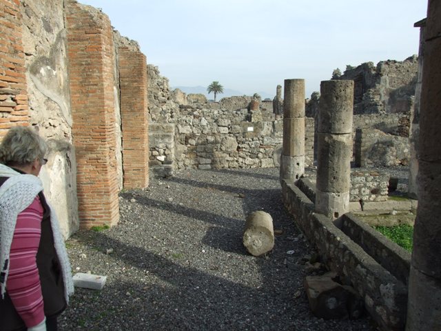 VI.5.10 Pompeii. September 2005. Drainage gutter on north edge of peristyle.
