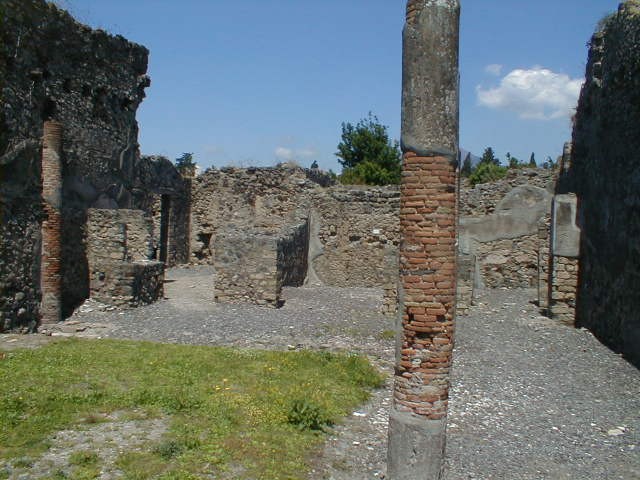 VI.5.14 Pompeii. September 2004. Looking north along entrance corridor to three-sided peristyle.