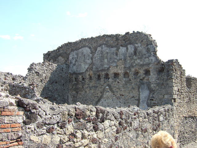 VI.5.14 Pompeii. December 2005. North wall of kitchen, with hearth.