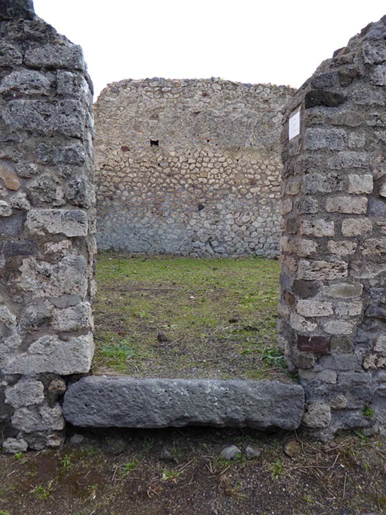 VI.6.11? or 12? Pompeii. January 2017. Entrance doorway, looking south from Vicolo di Mercurio.
Foto Annette Haug, ERC Grant 681269 DÉCOR.
We, using the Eschebach plan, had this numbered as VI.6.11, although in the 2007 and 2005 photos below the doorway is seen as unnumbered.
Now it clearly appears to have been renumbered to VI.6.12.
(Perhaps the doorway at VI.6.10a has now been renumbered to VI.6.11.)