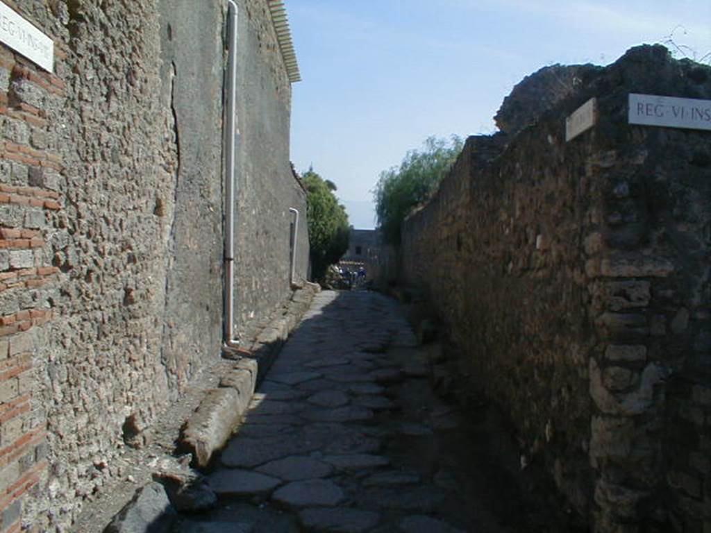 VI.8 Vicolo della Fullonica looking south to Forum Baths at end VI.6.11