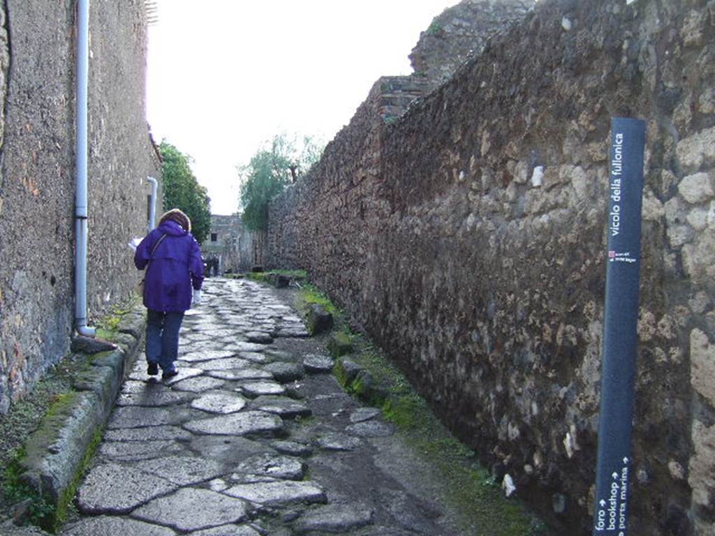 VI.8 Vicolo della Fullonica looking south to Forum Baths at end VI.6.11