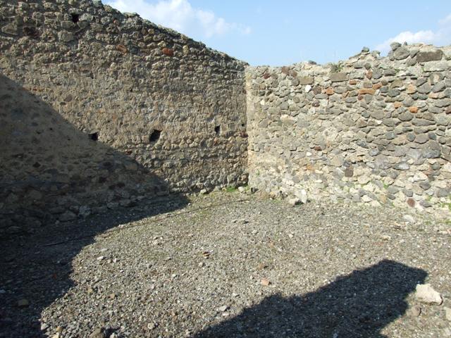 VI.7.3 Pompeii. March 2009. Room 6, corridor leading to garden. Looking east.