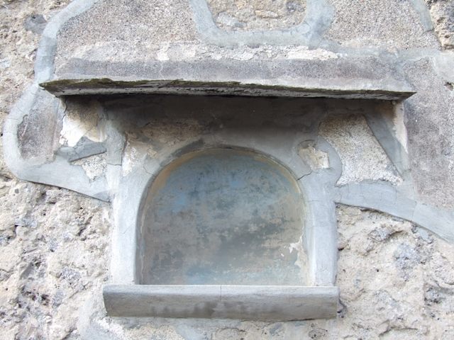 VI.7.3 Pompeii. September 2005. Room 3 and north side of atrium from entrance.