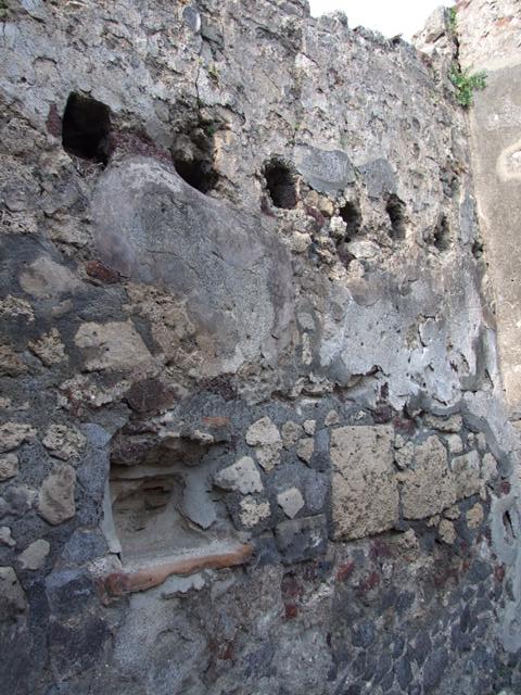 VI.7.5 Pompeii.  March 2009.  East wall.
