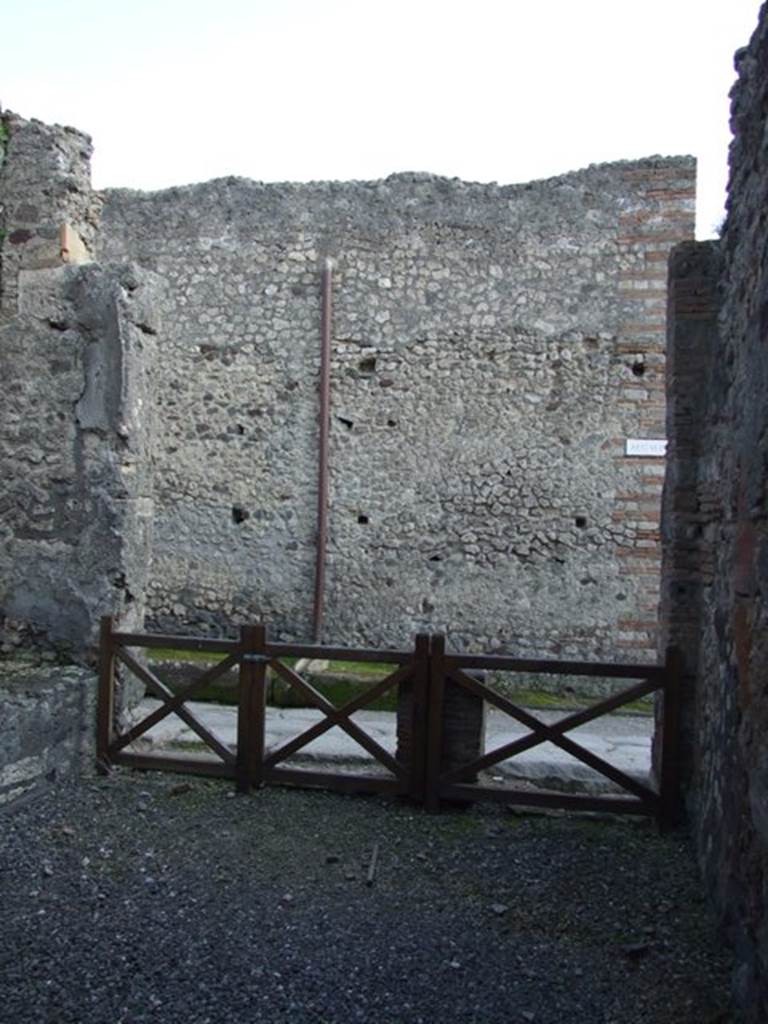 VI.7.5 Pompeii. March 2009. Looking south at entrances to both VI.7.5 and VI.7.4