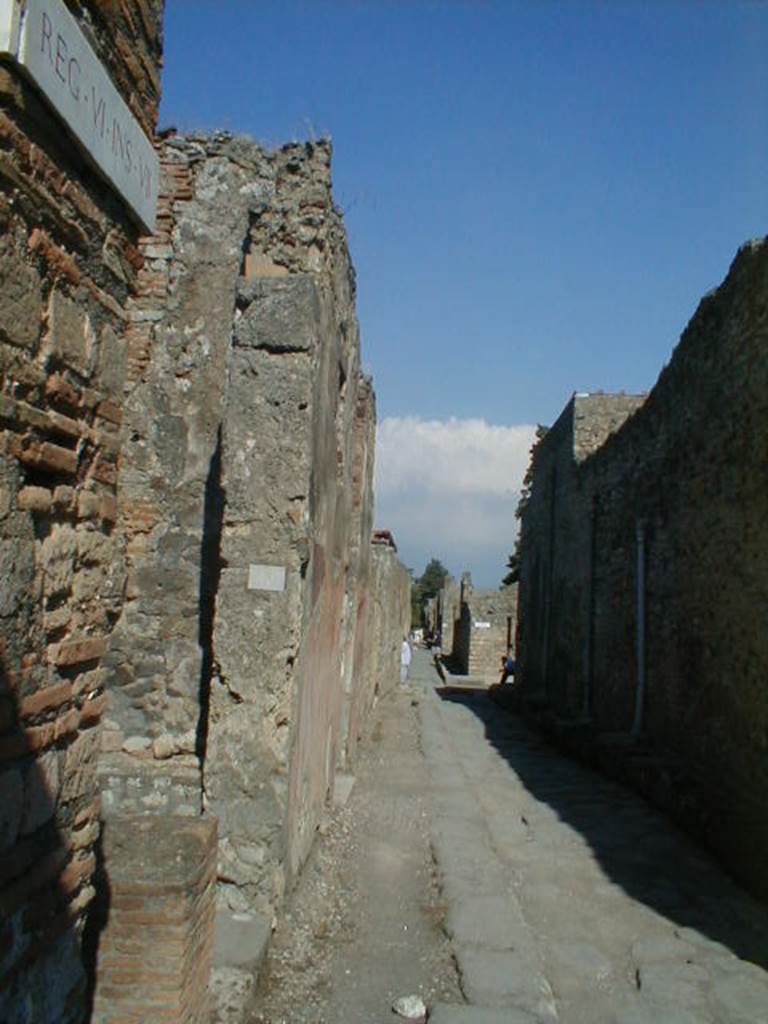 VI.7.5 Pompeii. September 2004. Vicolo di Mercurio looking east