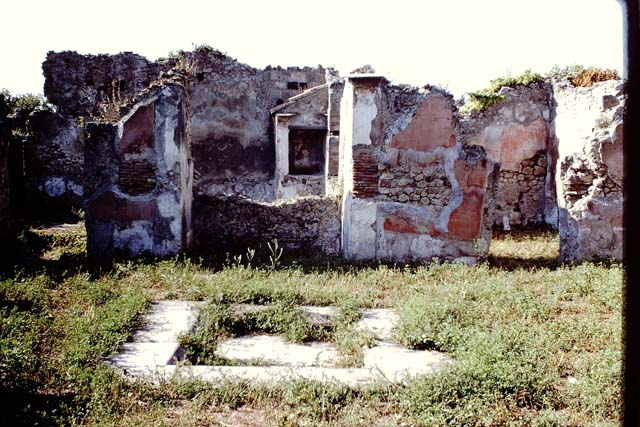 VI.7.6 Pompeii. March 2009. Room 2, recess in east wall of cubiculum.
