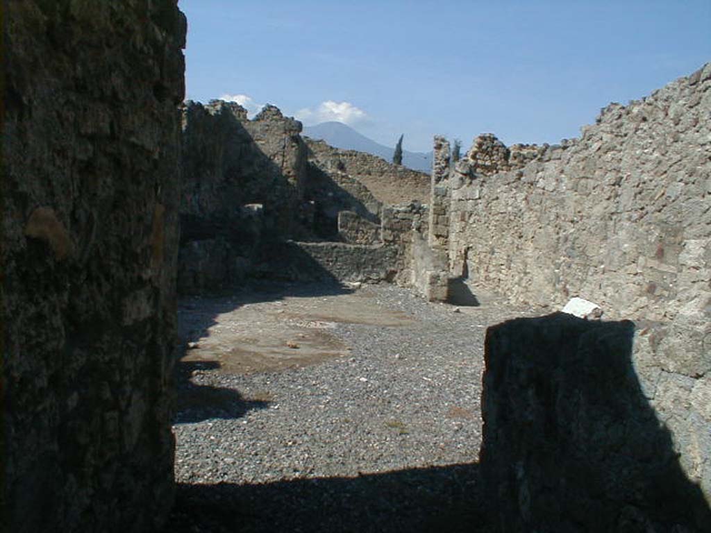 VI.7.7 Pompeii.  March 2009.  Looking north across Atrium to Tablinum.