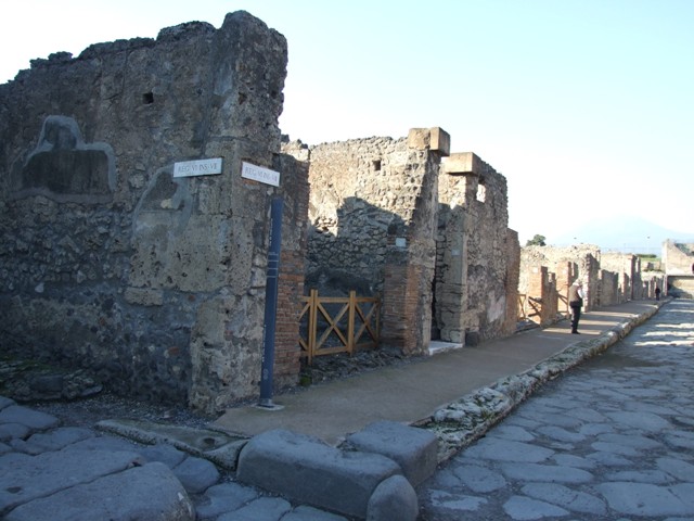 VI.7.8 Pompeii. May 2005. Looking towards west wall of shop.
