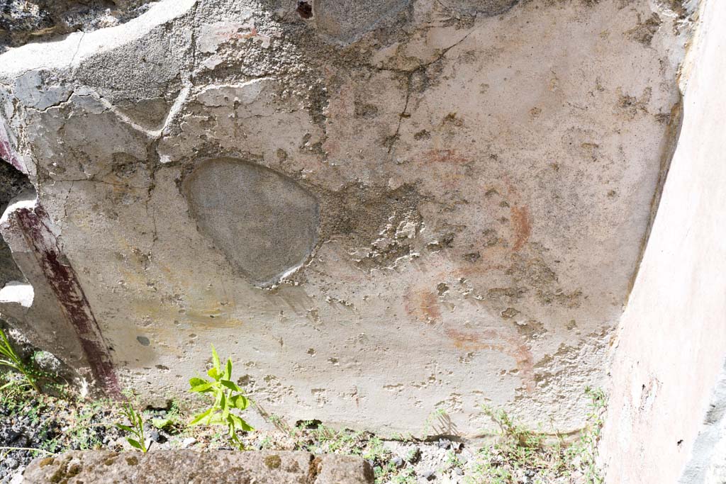 VI.7.23 Pompeii. July 2021.
Detail of wall below lararium niche, with remaining painted serpent just visible. Photo courtesy of Johannes Eber.