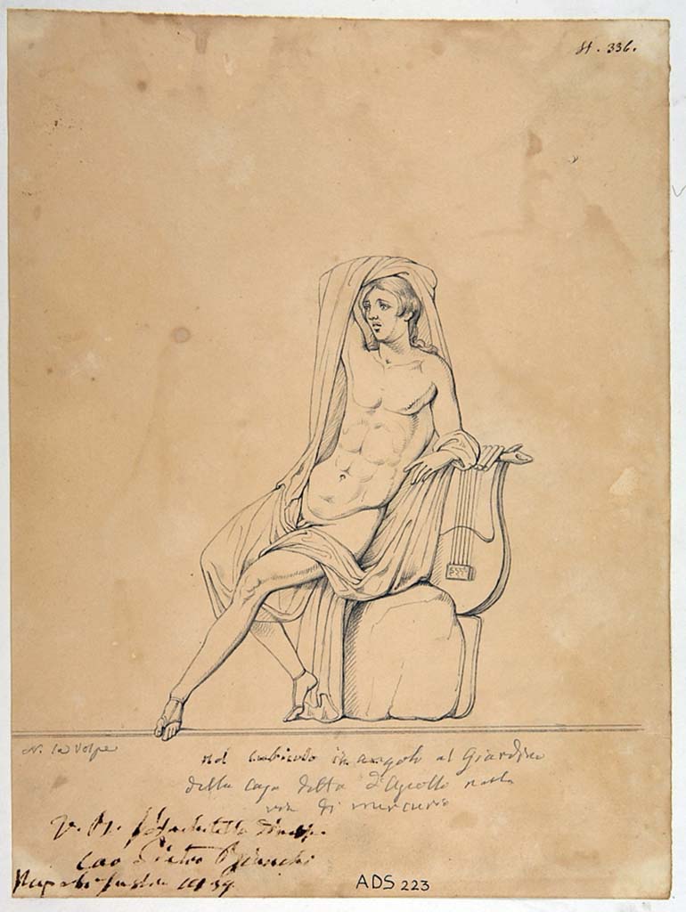 VI.7.23 Pompeii. Pen and ink drawing by N. La Volpe of seated Apollo from south wall of cubiculum.
Now in Naples Archaeological Museum. Inventory number ADS 223.
Photo © ICCD. http://www.catalogo.beniculturali.it
Utilizzabili alle condizioni della licenza Attribuzione - Non commerciale - Condividi allo stesso modo 2.5 Italia (CC BY-NC-SA 2.5 IT)