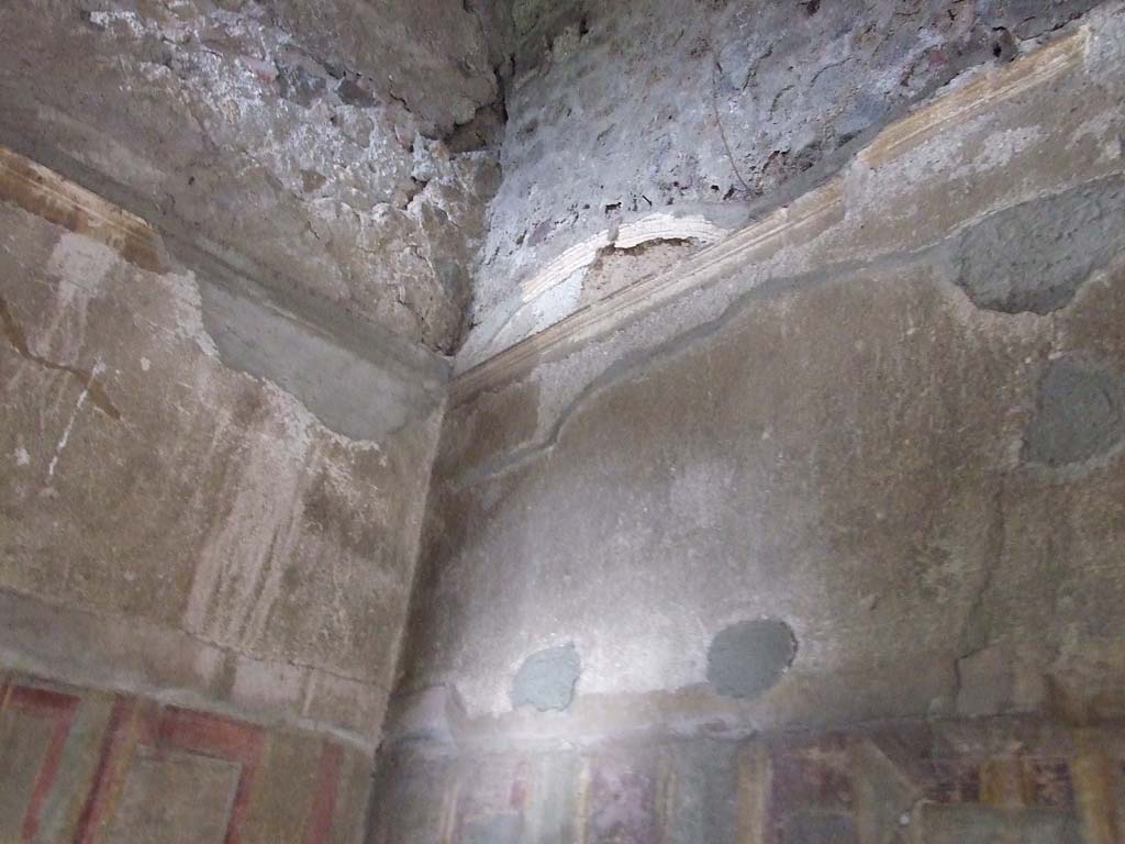 VI.7.23 Pompeii. December 2006.
Cubiculum. West alcove, upper north-west corner. Plasterwork and white upper layer probably never completed.