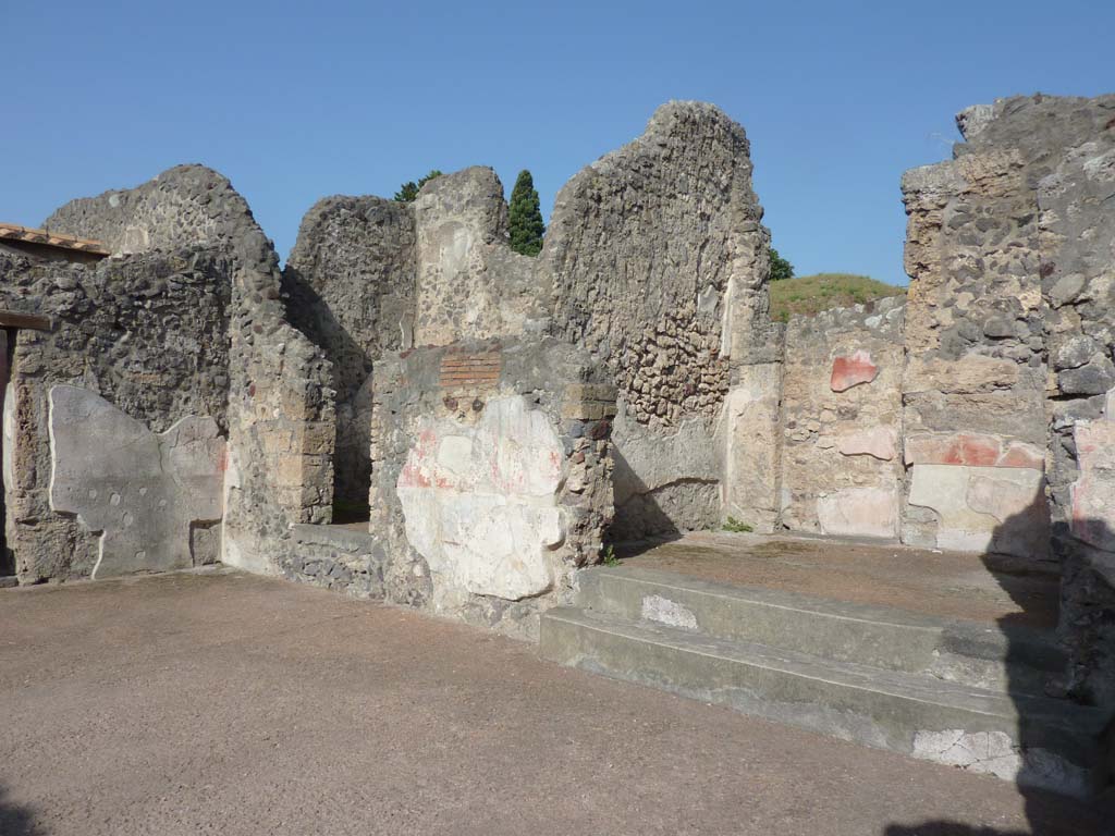 VI.7.23 Pompeii. October 2014. Looking west along north side of atrium.
Foto Annette Haug, ERC Grant 681269 D�COR.
