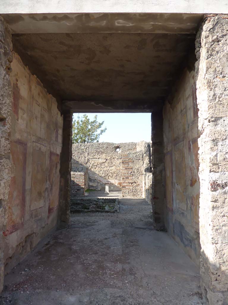 VI.7.23 Pompeii. October 2014. Looking west through tablinum.
Foto Annette Haug, ERC Grant 681269 D�COR.
