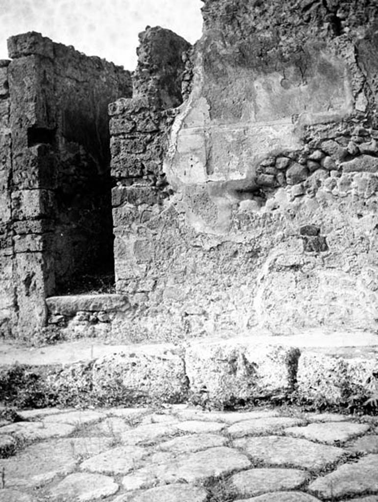 230952 Bestand-D-DAI-ROM-W.1254.jpg
VI.7.24 Pompeii. W.1254. Entrance doorway and wall to the north, with remains of plaster.
Photo by Tatiana Warscher. With kind permission of DAI Rome, whose copyright it remains.
See http://arachne.uni-koeln.de/item/marbilderbestand/230952