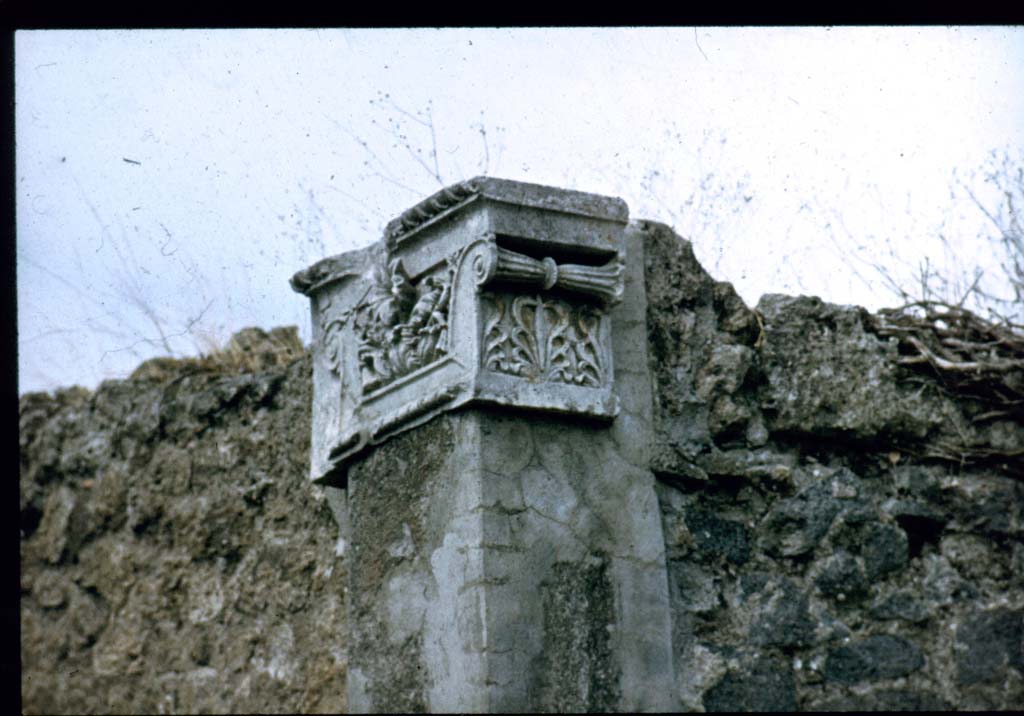 VI.7.25 Pompeii. Decorative capital on north side of entrance doorway. Looking north-west from Via Mercurio.
Photographed 1970-79 by Günther Einhorn, picture courtesy of his son Ralf Einhorn.