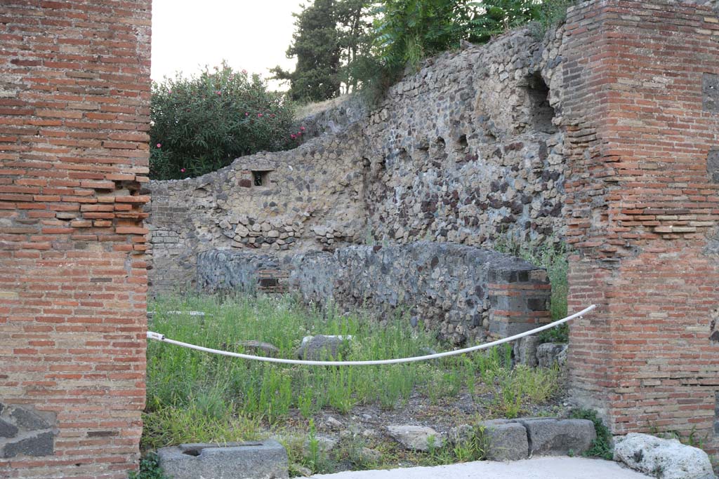 VI.7.26 Pompeii. December 2018.
Looking north-west towards north wall from entrance on Via di Mercurio. Photo courtesy of Aude Durand.