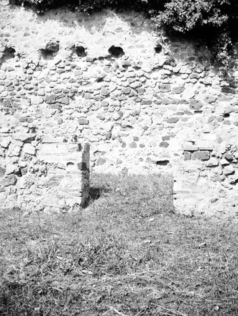231395 Bestand-D-DAI-ROM-W.1261.jpg
VI.7.26 Pompeii. W.1261. Looking through doorway towards north wall.
Photo by Tatiana Warscher. With kind permission of DAI Rome, whose copyright it remains.
See http://arachne.uni-koeln.de/item/marbilderbestand/231395