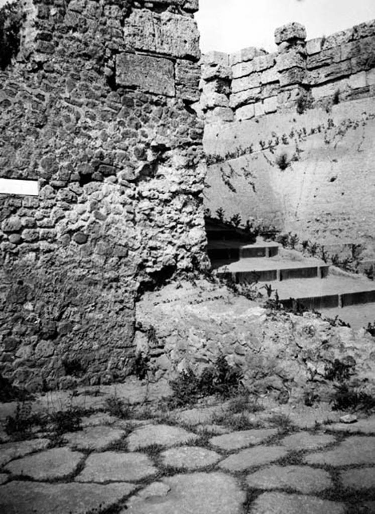 231625 Bestand-D-DAI-ROM-W.1269.jpg
VI.7.26 Pompeii. W.1269. North east corner of insula, remains of wall blocking the street, and steps to tower.
Photo by Tatiana Warscher. With kind permission of DAI Rome, whose copyright it remains.
See http://arachne.uni-koeln.de/item/marbilderbestand/231625