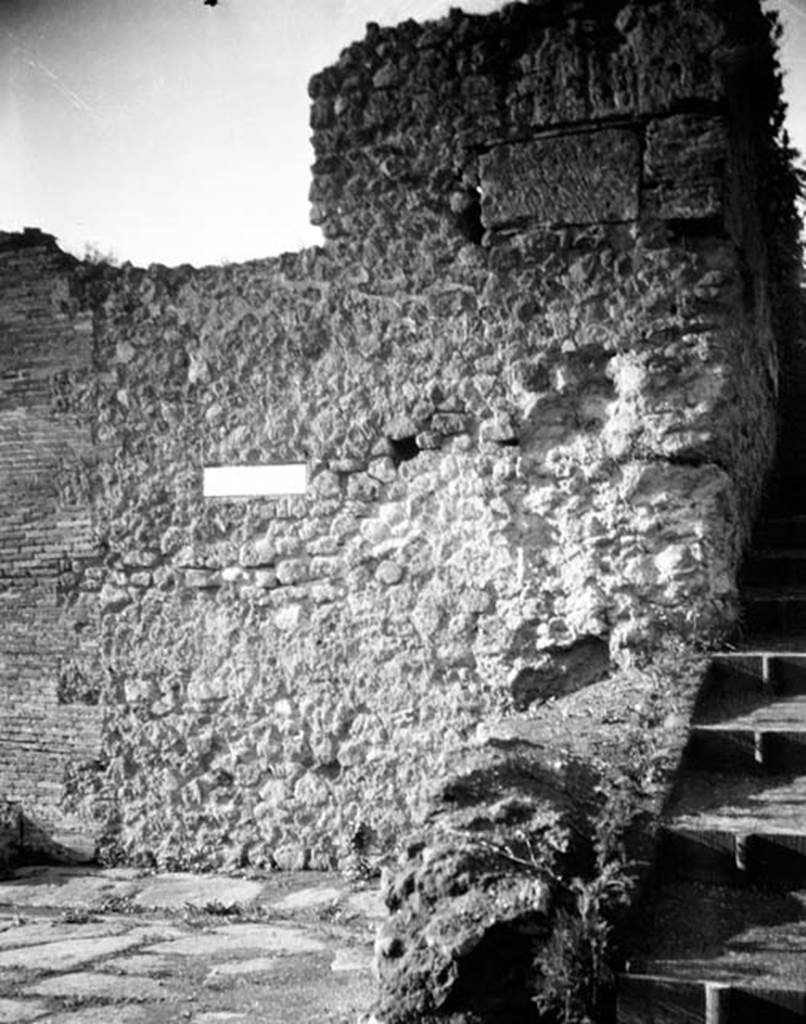 230783 Bestand-D-DAI-ROM-W.1270.jpg
VI.7.26 Pompeii. W.1270. Looking towards north-east corner of insula 7, north of VI.7.26.
The site of the street altar would have been in the wall, lower centre right.
Photo by Tatiana Warscher. With kind permission of DAI Rome, whose copyright it remains.
See http://arachne.uni-koeln.de/item/marbilderbestand/230783