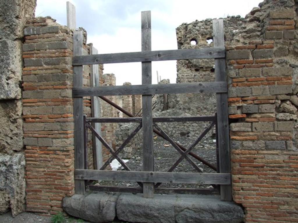 VI.8.2 Pompeii. Rear entrance of VI.8.20. May 2005. Entrance.