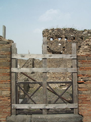 VI.8.2 Pompeii. December 2007. Corridor or steps to upper floor, on south side of entrance.