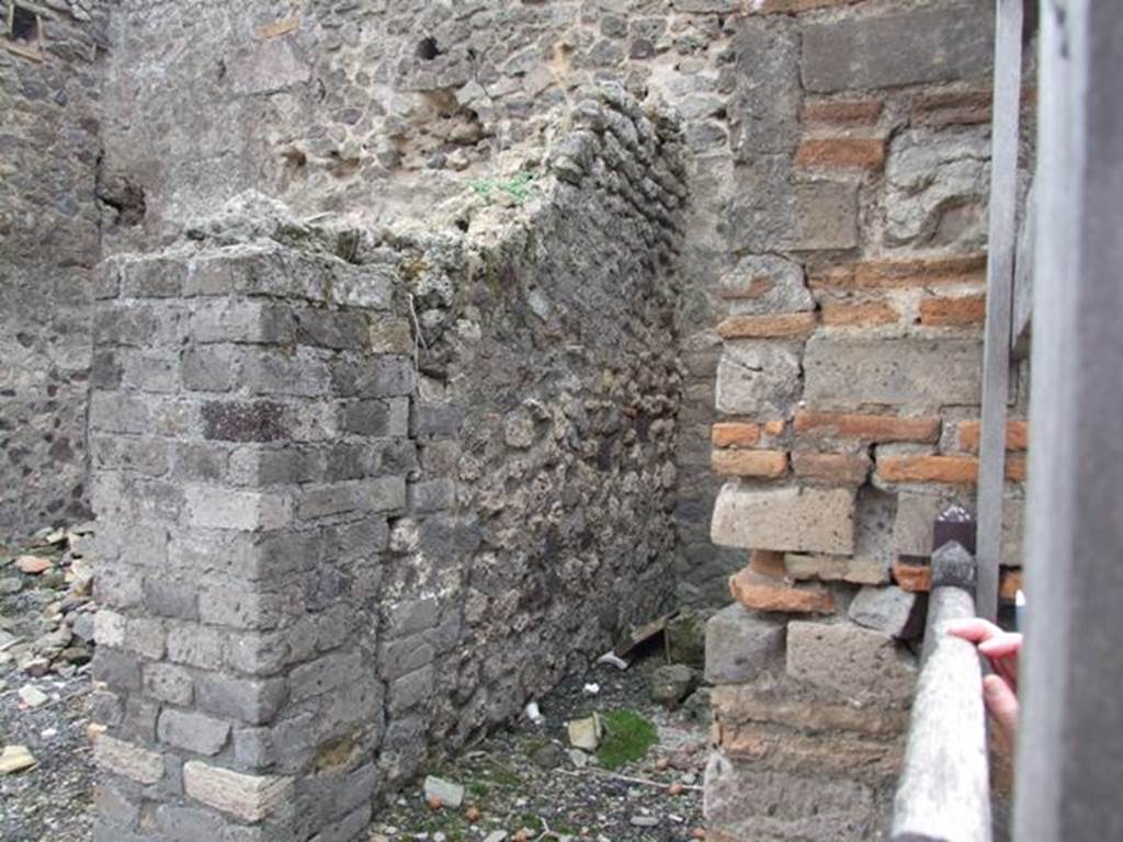 VI.8.2 Pompeii. May 2005. Looking east from entrance doorway, across fullonica.