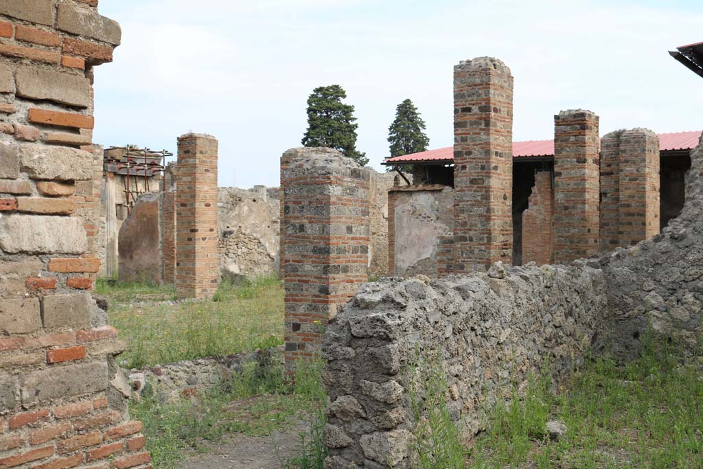 VI.8.2/20, Pompeii. December 2018. 
Looking east towards room 18, and peristyle, from rear entrance at VI.8.2. Photo courtesy of Aude Durand.
