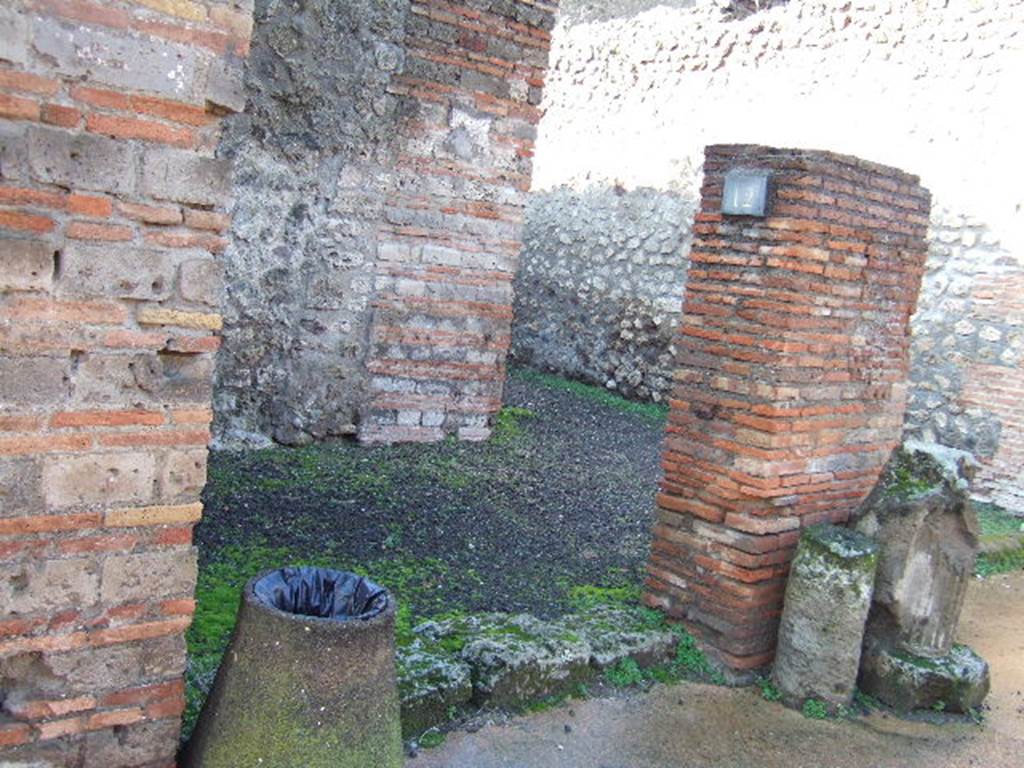 VI.8.12 Pompeii. December 2005. Looking north-west across entrance, towards linked VI.8.13.