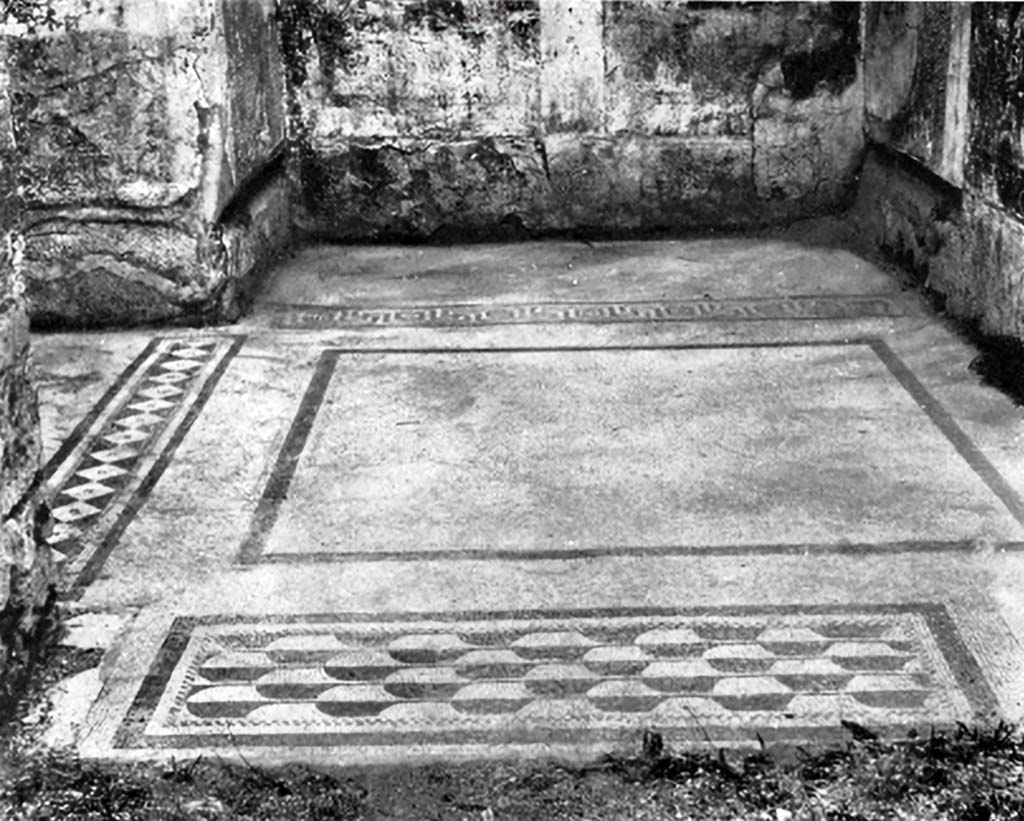 VI.8.20 Pompeii. c.1930.
Room 5, looking across black and white mosaic pavement, a room with two alcoves each with a patterned threshold of mosaic.
See Blake, M., (1930). The pavements of the Roman Buildings of the Republic and Early Empire. Rome, MAAR, 8, (p.85,119, & Pl.33, tav.4).
