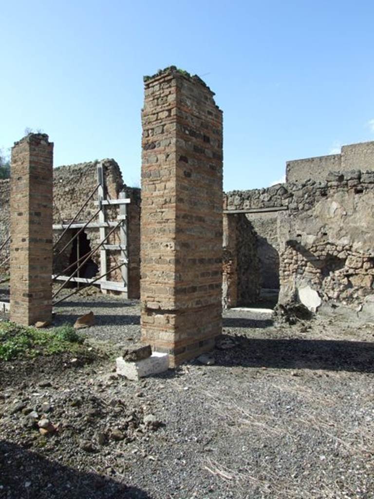 VI.8.20 Pompeii. March 2009. Room 4. Peristyle area. Looking north west.