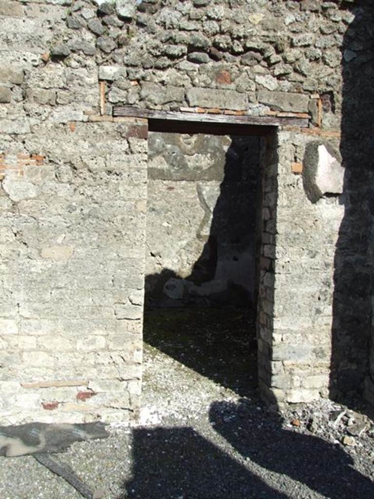 VI.8.20 Pompeii. March 2009. Room 7. Doorway on East side of peristyle.