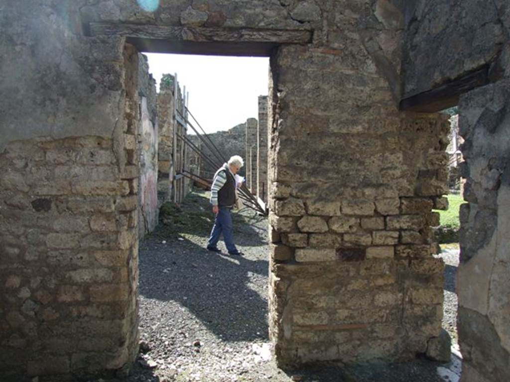 VI.8.20 Pompeii. March 2009. Room 7. West wall with door to peristyle area.