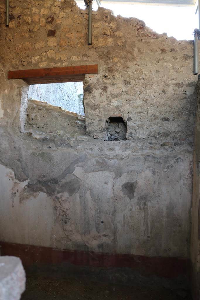 VI.8.20 Pompeii. December 2018.
Looking west into room 12 from room 10. Photo courtesy of Aude Durand.