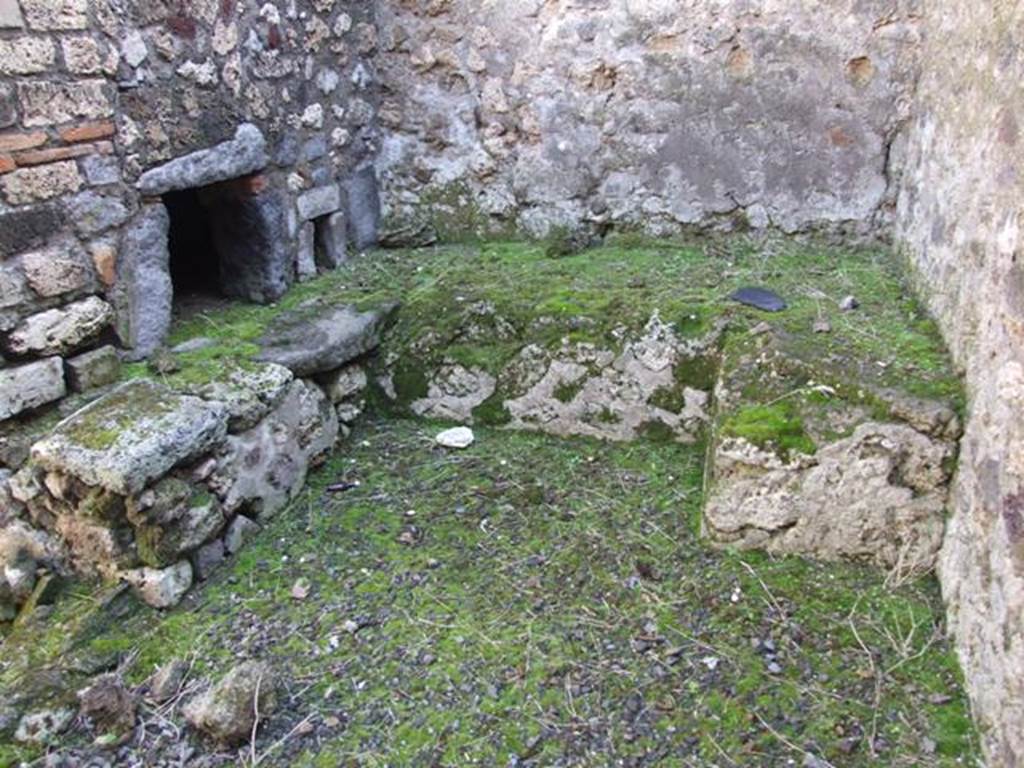 VI.8.20 Pompeii. March 2009. Room 16. Oven and bench.