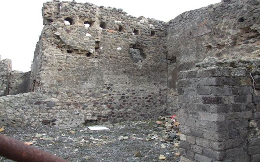 VI.8.20 Pompeii. December 2007. Room 18 in south west corner of peristyle near rear entrance at VI.8.2.