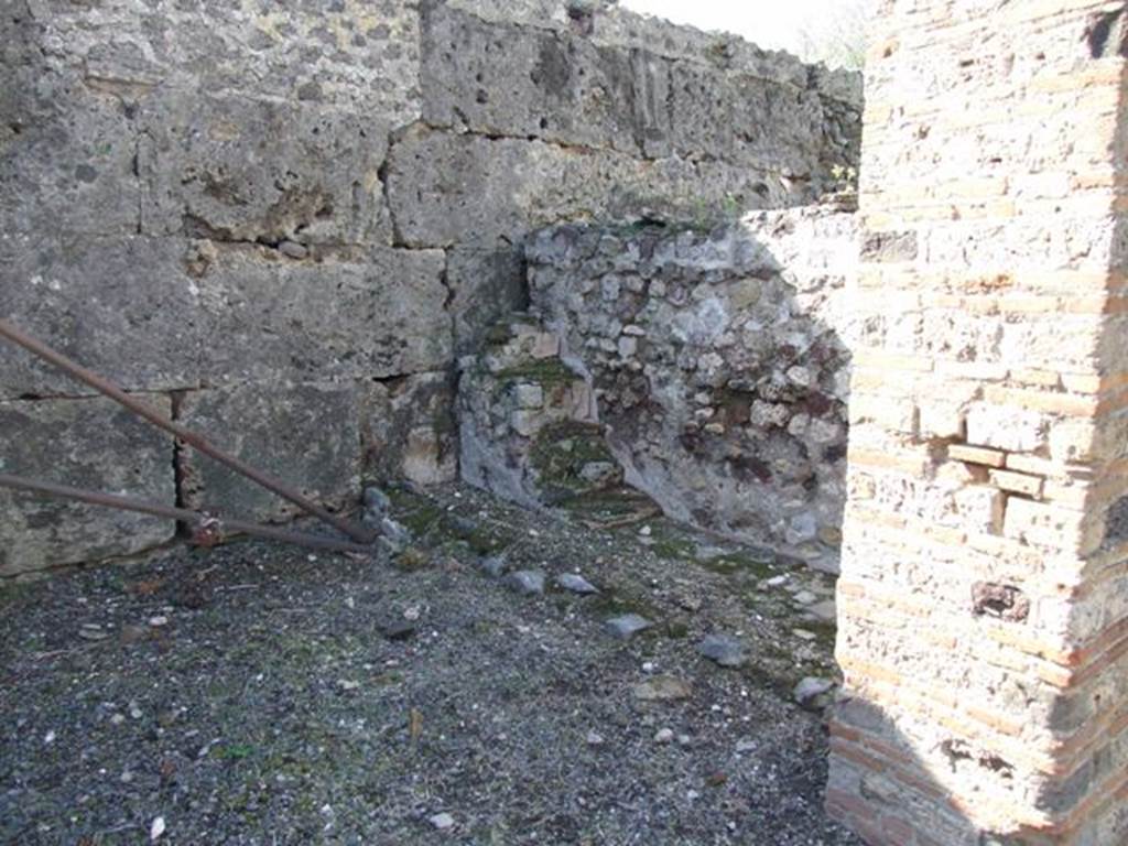VI.8.20 Pompeii. March 2009. Area to the north of entrance at VI.8.2, on west side of peristyle. Steps on south end of vats.