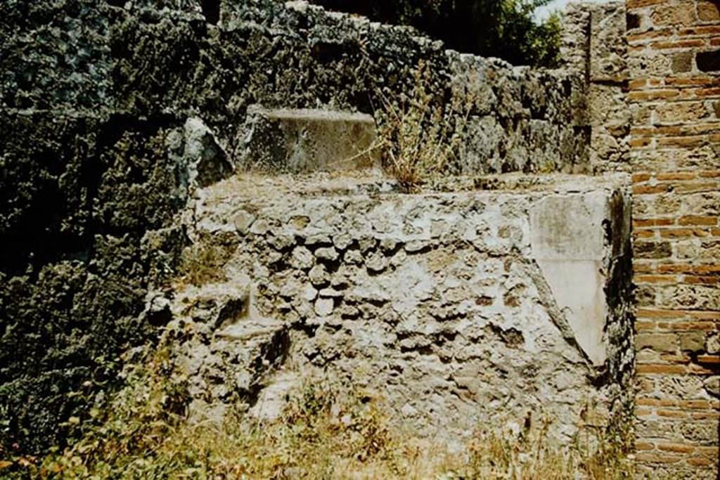 VI.8.20 Pompeii. 1957. Looking north to large vat ,to the north of entrance at VI.8.2, on west side of peristyle showing steps on south end of vats. Photo by Stanley A. Jashemski.
Source: The Wilhelmina and Stanley A. Jashemski archive in the University of Maryland Library, Special Collections (See collection page) and made available under the Creative Commons Attribution-Non Commercial License v.4. See Licence and use details.
J57f0160