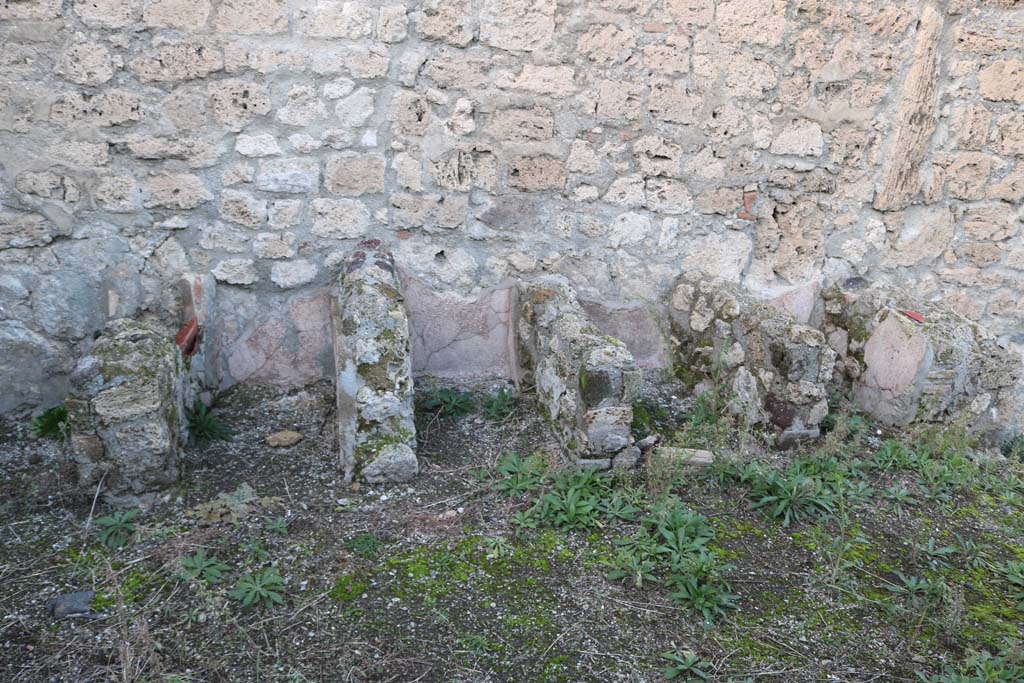 VI.8.20 Pompeii. December 2018.
Small treading vats on north side of peristyle area near north-west corner. Photo courtesy of Aude Durand.