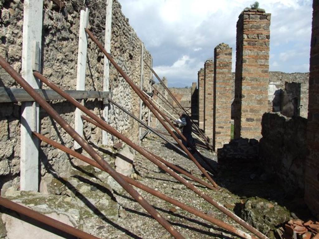 VI.8.20 Pompeii. March 2009. Looking east along north side of peristyle area.
