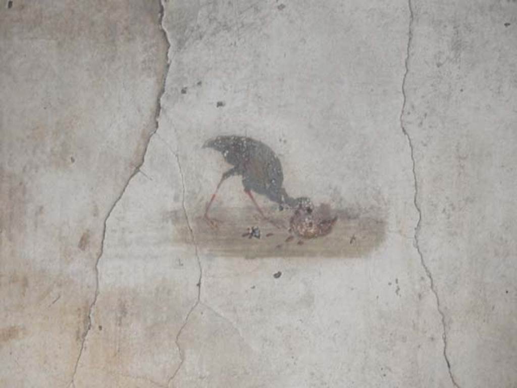 VI.8.23 Pompeii. May 2017. Detail from north side of east wall of cubiculum, showing a painted bird, a partridge eating a fruit. Photo courtesy of Buzz Ferebee.
