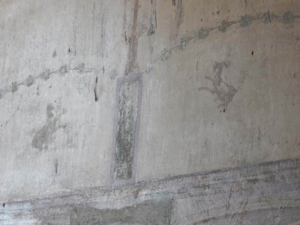 VI.8.23 Pompeii. May 2017. Detail from upper south wall of cubiculum. Photo courtesy of Buzz Ferebee.