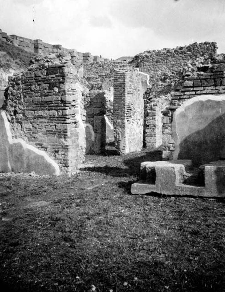 231759 Bestand-D-DAI-ROM-W.639.jpg
VI.9.1 Pompeii. W639. Looking across room 2, the atrium, towards north-east side of house.
In the centre is a walkway, room 4, with a doorway into the south side of room 11, large triclinium. Photo by Tatiana Warscher. With kind permission of DAI Rome, whose copyright it remains. See http://arachne.uni-koeln.de/item/marbilderbestand/231759  
According to Warscher, this doorway from the atrium led to the walkway of the xystus (her room �X�) See Warscher, T, 1938: Codex Topographicus Pompejanus, Regio VI, insula 9: Pars prima, (no.19), Rome, DAIR.   

