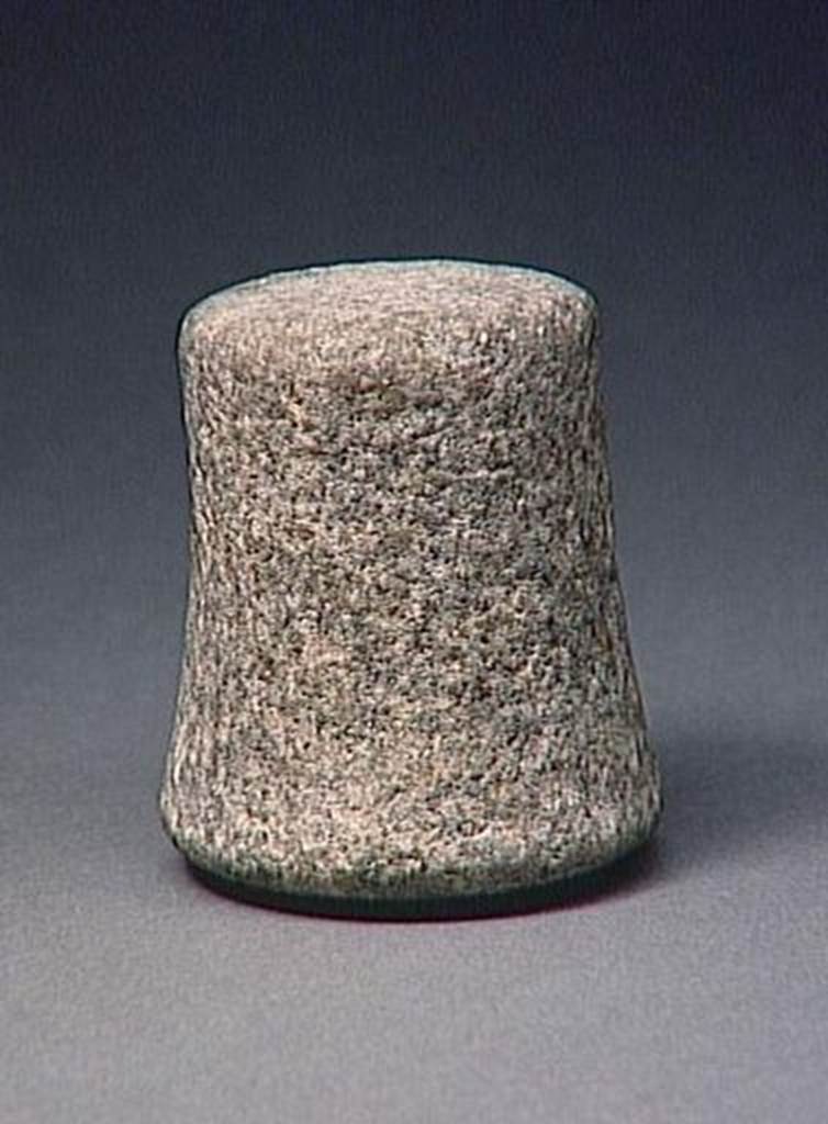 VI.9.1 Granite pestle.  Height 0.076m.  OA 1862 Pilon, mus�e Cond�, photo RMN � R.G. Ojeda