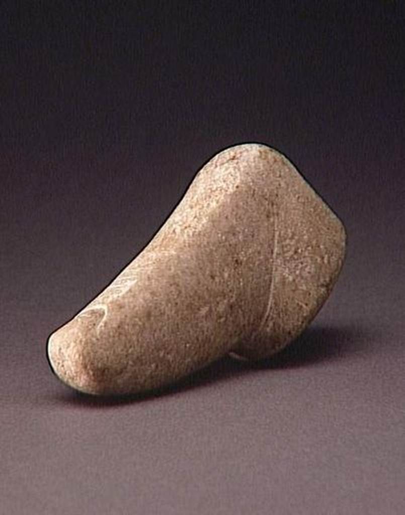 VI.9.1 Marble pestle.  Length 0.09m.  OA 1863 Pilon, mus�e Cond�, photo RMN � R.G. Ojeda