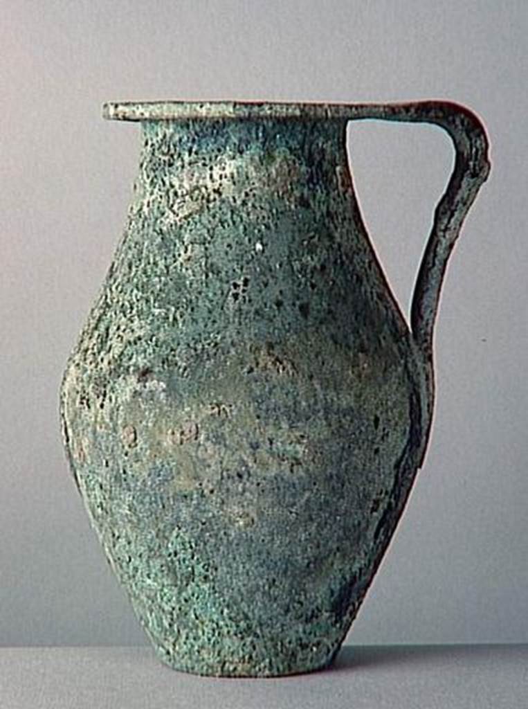 VI.9.1 Bronze jug with vertical handle. Height 0.185m. OA 1821 Cruche à une anse verticale, Chantilly, musée Condé, photo RMN © R.G. Ojeda