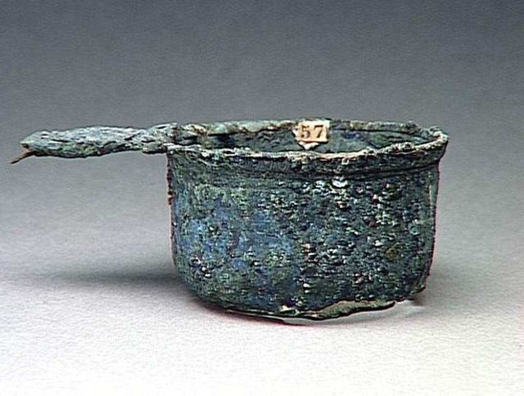 VI.9.1 Bronze Pan, height 0.065m. OA 1822 Casserole, musée Condé, photo RMN © R.G. Ojeda