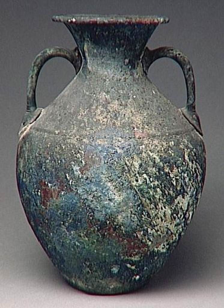 VI.9.1 Bronze amphora, height 0.34m. OA 1823 Amphore, musée Condé, photo RMN © R.G. Ojeda